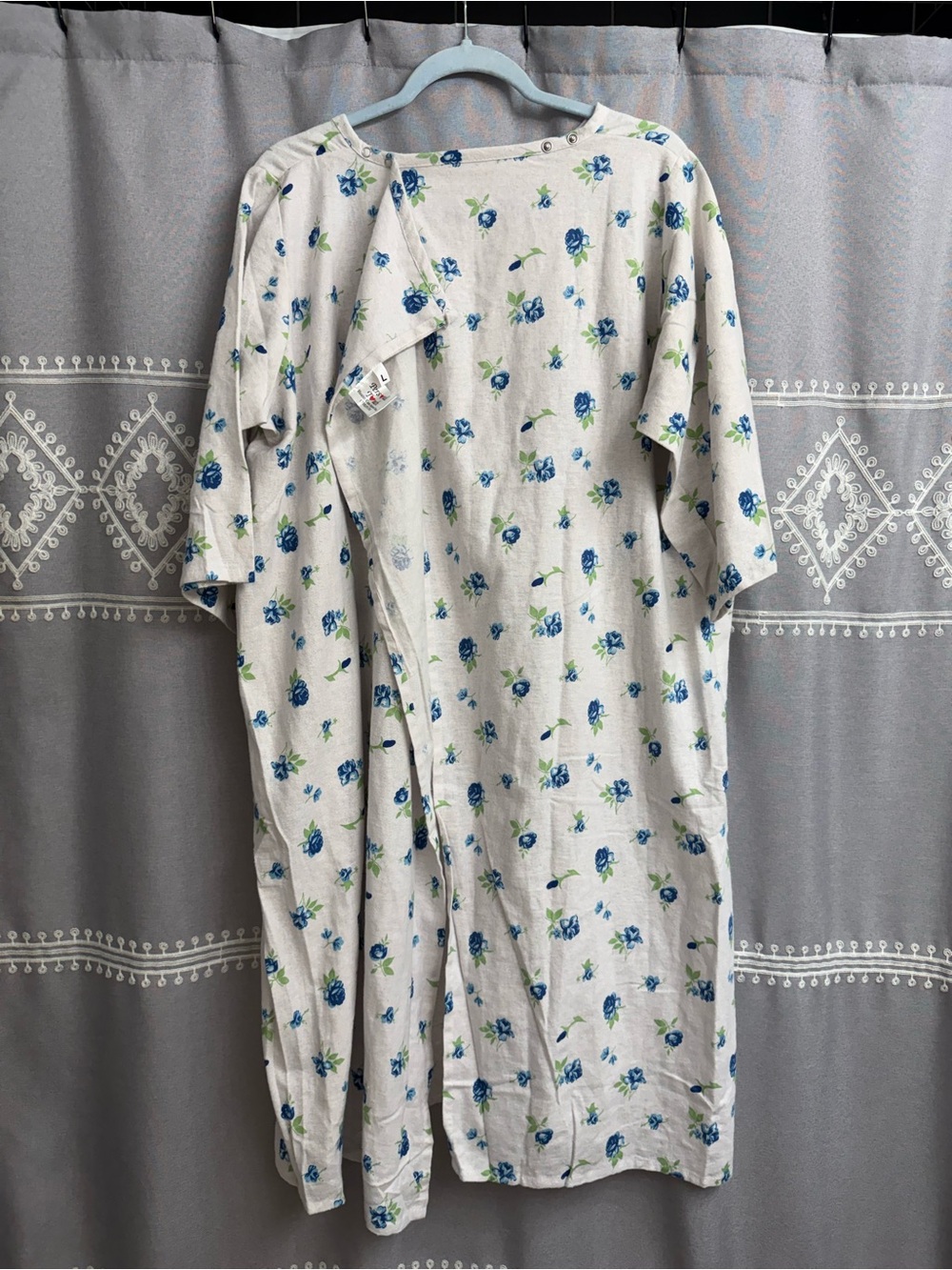 Hospital/Labor Gown - Picture 2 of 3